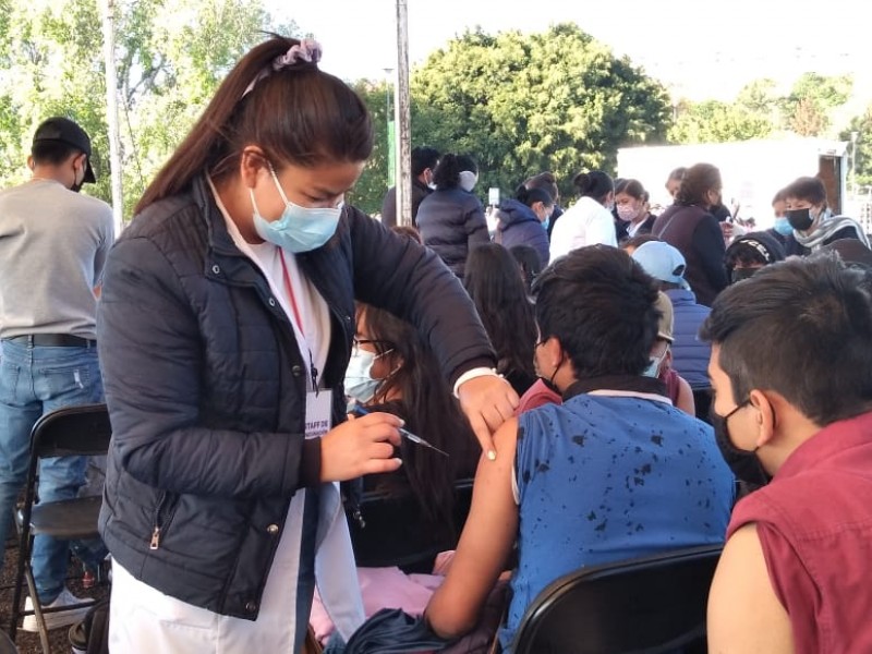 Morelia; Segundo día de vacunación a adolescentes con 3 sedes