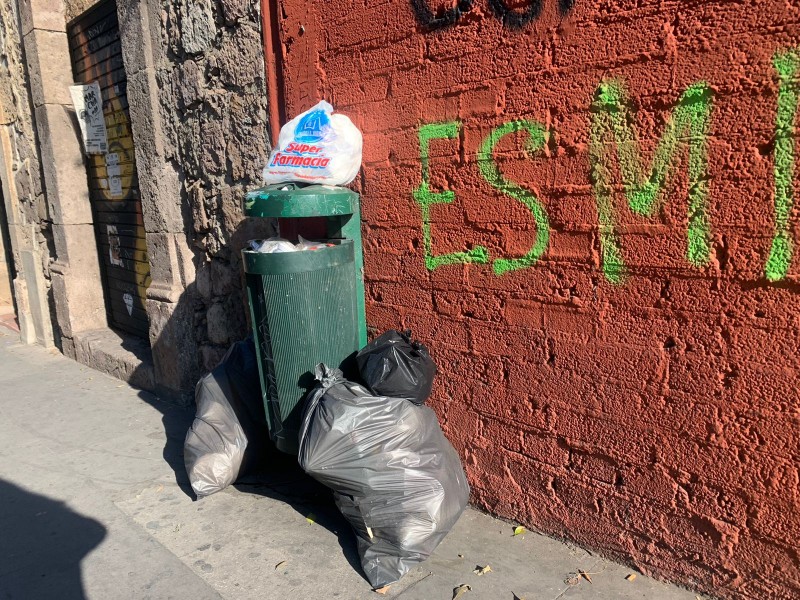 Morelianos dejan exceso de basura en botes del Centro Histórico