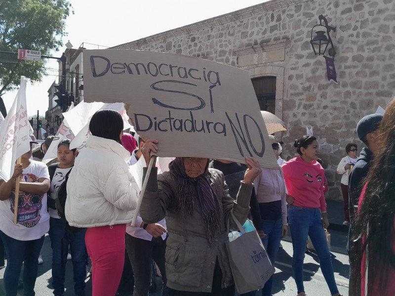 Morelianos marchan exigiendo democracia para el proceso electoral
