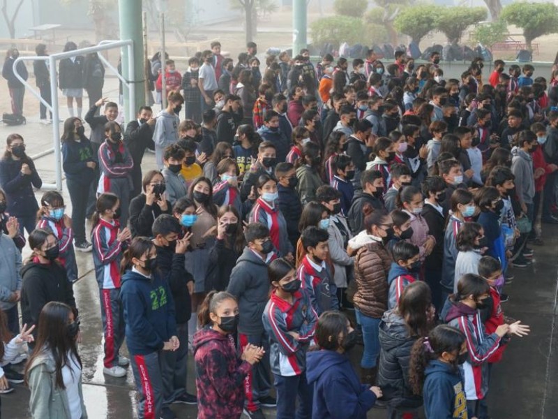 Motiva Alcalde a jóvenes de Secundaria #22 continuar con estudios