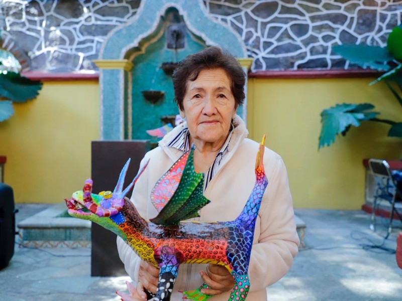 Motivan a adultos mayores con premio al alebrije