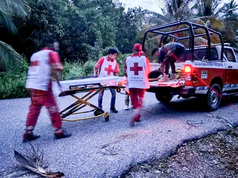 Motocicleta resulta herido en un accidente en Tecpan