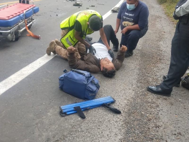Motociclista accidentado tras esquivar bache en la Xalapa-Perote