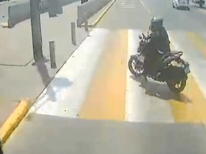 Motociclista aparece como responsable de accidente contra “Oruga” en video