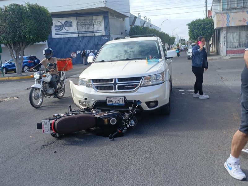 Motociclista lesionado tras accidente en Aldama y 8 Sur