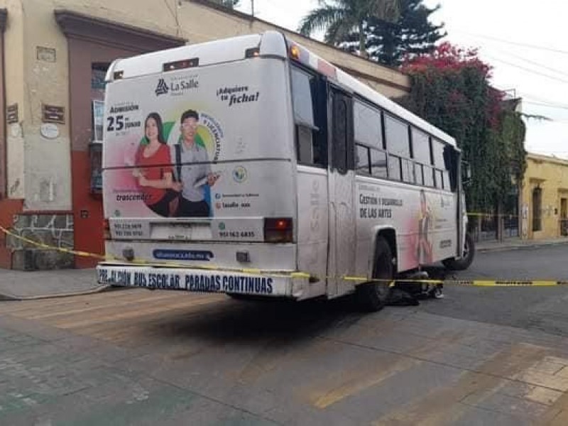 Motociclista muere atropellado en Oaxaca