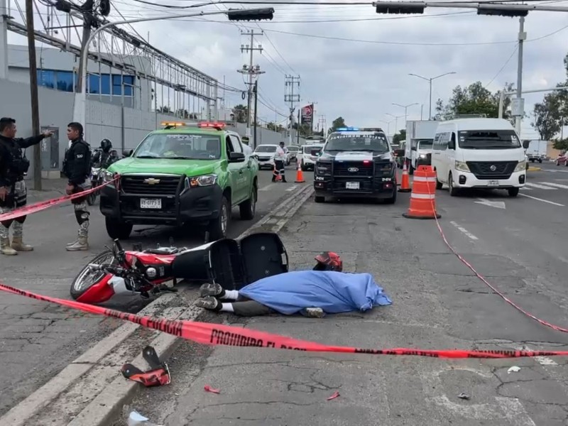 Motociclista murió atropellado por camión de carga