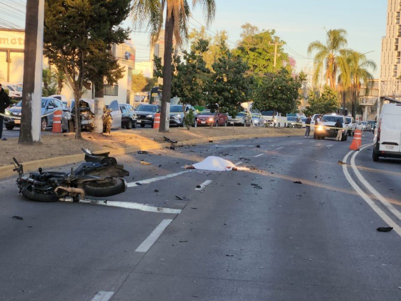 Motociclista murió en choque frontal en Avenida Vallarta