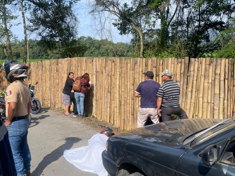 Motociclista pierde la vida tras accidente en Tlalnelhuayocan