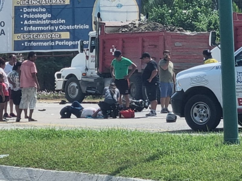 Motociclista resulta con fractura tras choque en el Aeropuerto