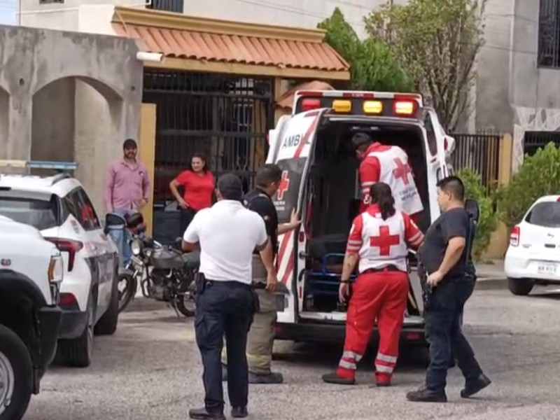 Motociclista resulta gravemente lesionado en choque con sedán