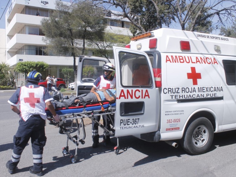 Motociclista resulto herido al ser impactado por camioneta