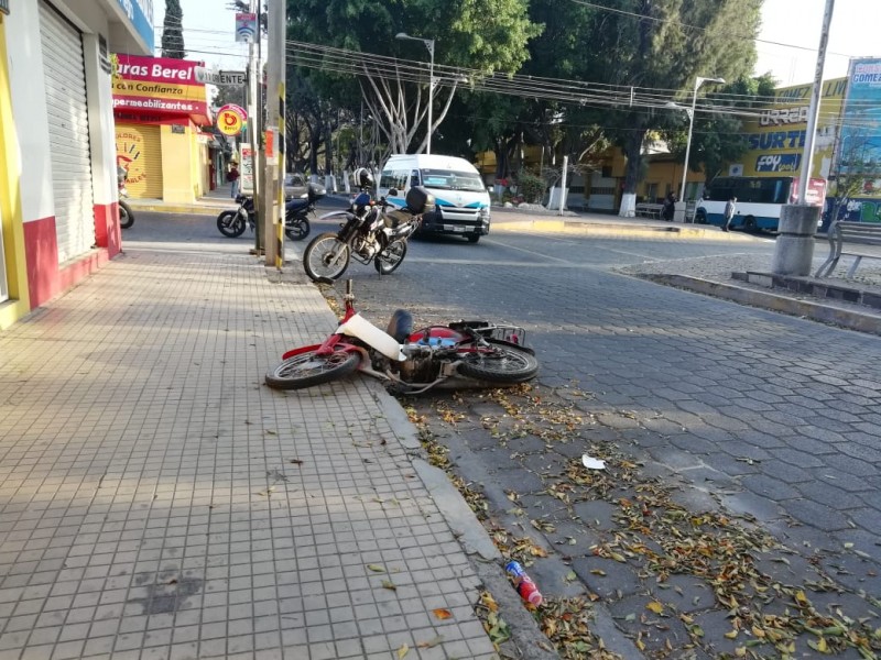 Motociclista resultó lesionado al chocar