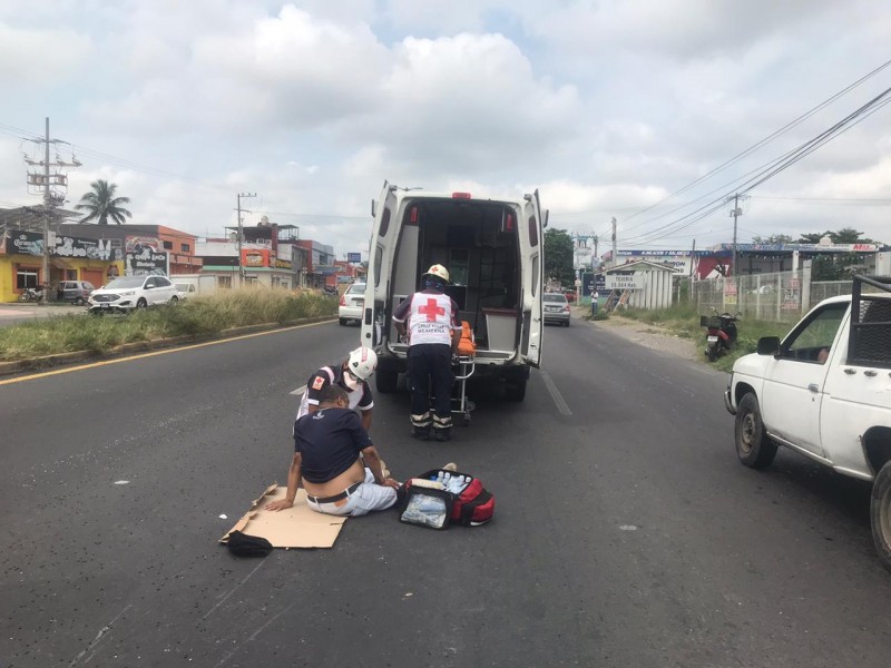 Motociclista se accidenta en la carretera libre Veracruz-Xalapa