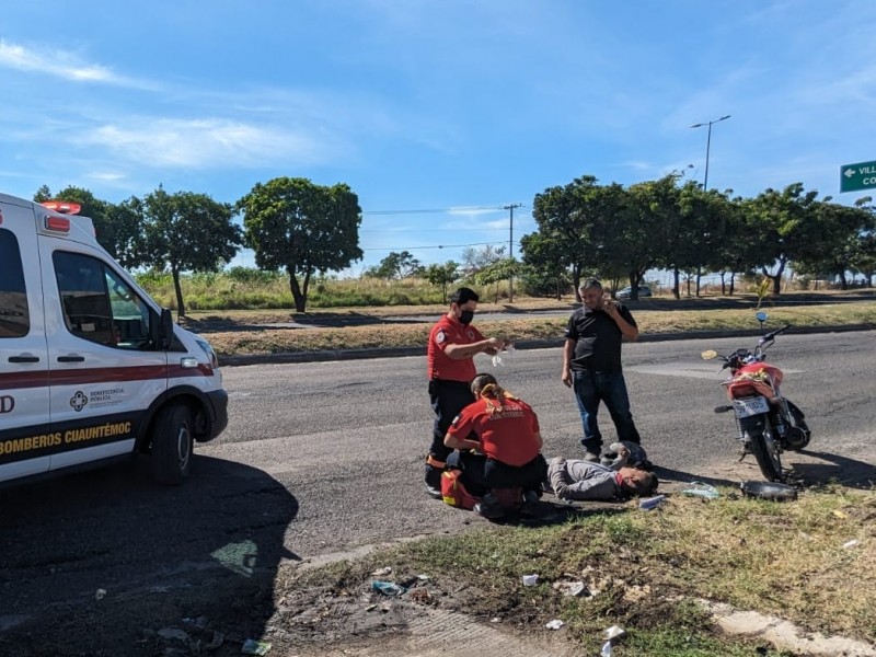 Motociclista sufre accidente cerca de glorieta de Los Perritos