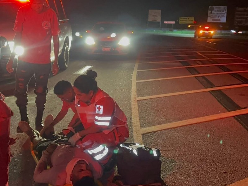 Motociclista sufre accidente en la carretera Acapulco-Zihuatanejo