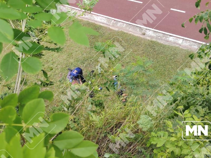 Motociclistas caen más de 10 metros desde puente en Ixtapa
