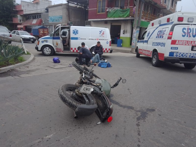 Motociclistas resultaron heridos tras chocar contra auto particular