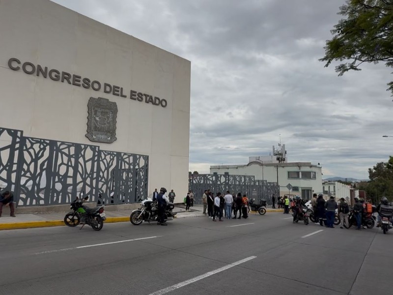 Motociclistas se manifiestan contra Ley Chaleco y colapsan el tráfico