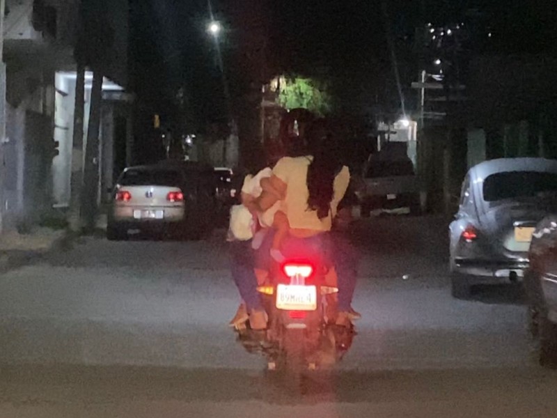 Motociclistas siguen renuentes a no usar casco ni respetar cupo