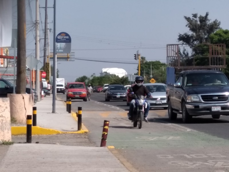 Motos no pueden invadir ciclovía, multa es de 962 pesos