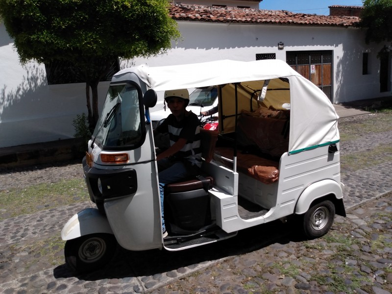 Mototaxis funcionan en Comala porque movilidad no soluciona