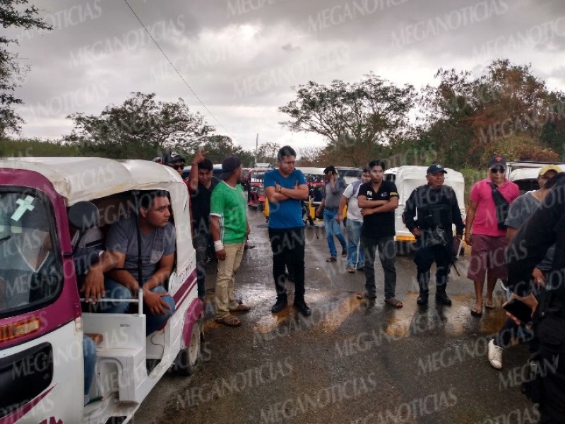 Mototaxistas bloquean acceso de Chicapa de Castro
