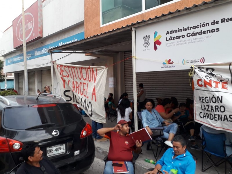 Movilizaciones de CNTE en Lázaro Cárdenas exigen pagos