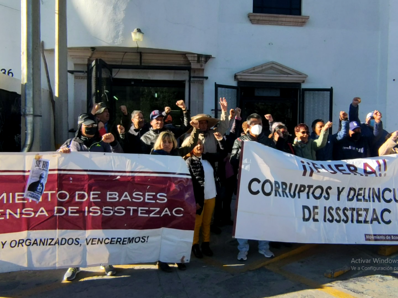 Movimiento de bases ISSSTEZAC se manifiesta por falta de pago