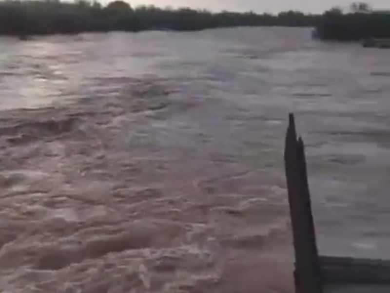 Mucha agua en el puente de la Vida