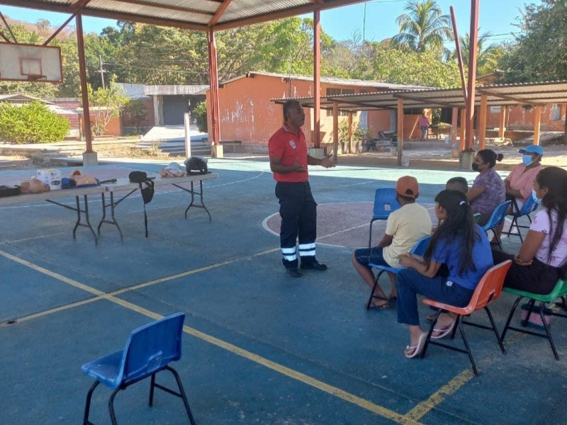 Muchas escuelas en Petatlán carecen de conocimientos sobre primeros auxilios