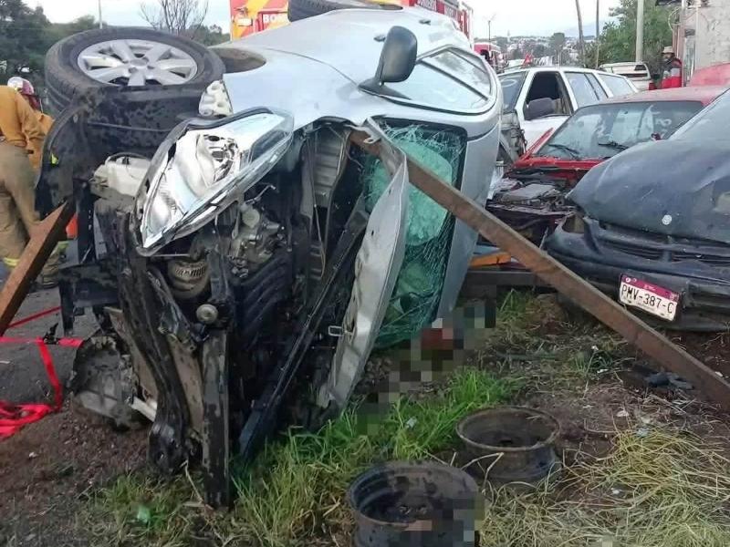 Muere adulto mayor tras choque y volcadura en la Madero Poniente