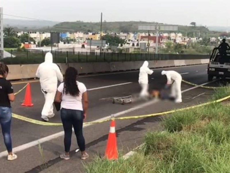 Muere al caer de un puente cuando daba mantenimiento