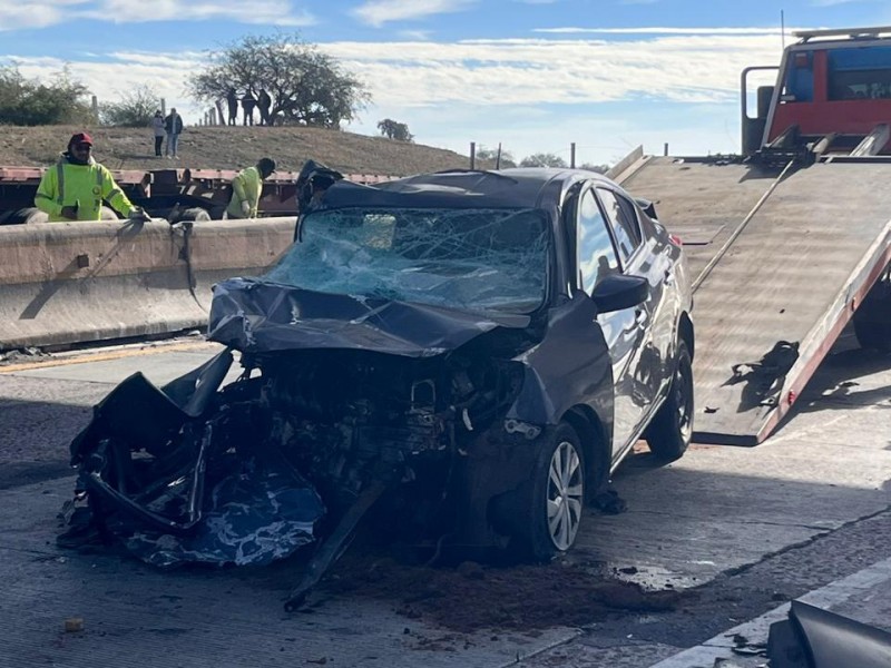 Muere al quedar prensado por choque en Libramiento Noreste