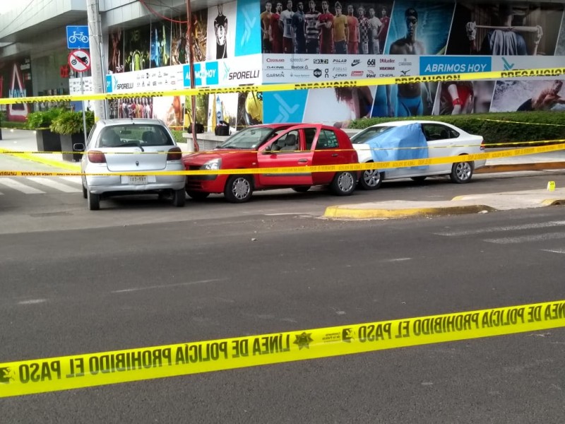 Muere asaltante en balacera