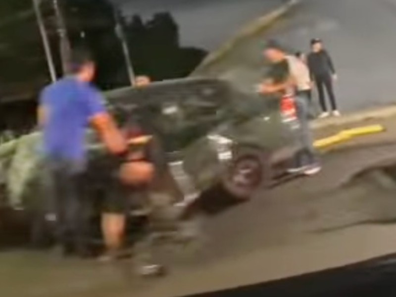 Muere conductor por presunto exceso de velocidad en Jurica