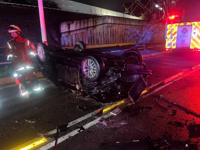 Muere conductor tras caer en paso a desnivel del Periférico Norte