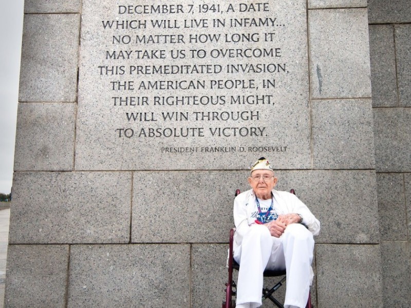 Muere de 103 años superviviente más longevo de Pearl Harbor