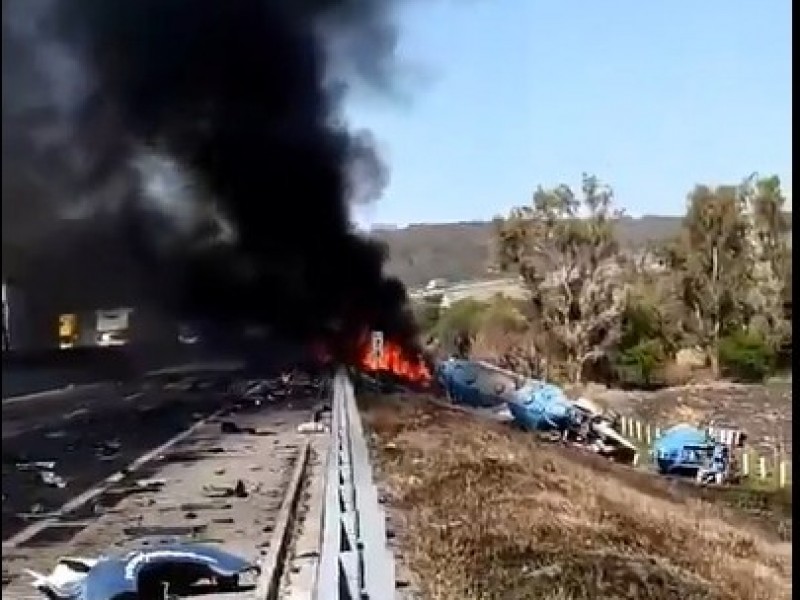 Muere en accidente chofer de tráiler leones