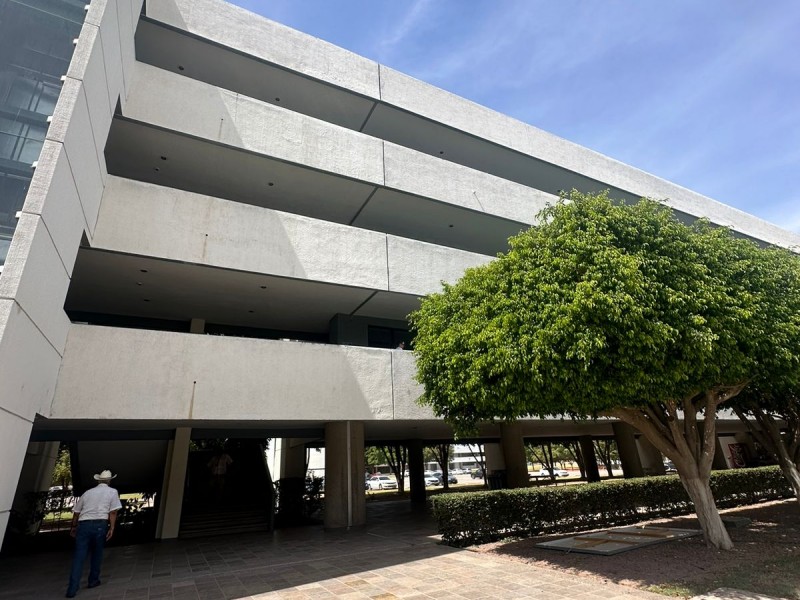 Muere estudiante de universidad al caer del tercer piso