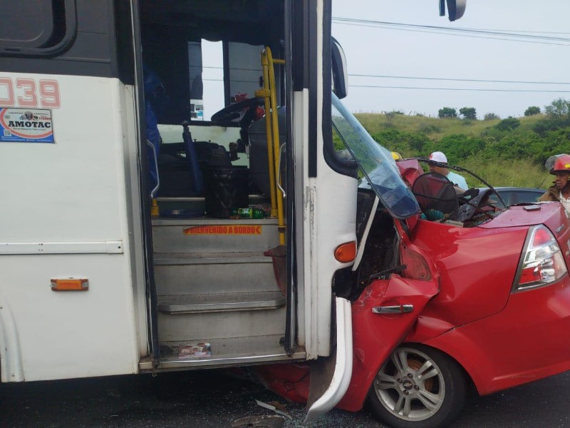 Muere familia en trágico accidente sobre la carretera 180