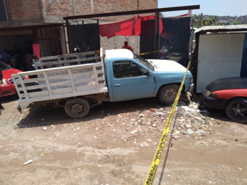 Muere hombre aplastado por una barda en Zapopan