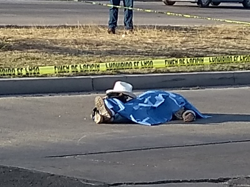 Muere hombre arrollado por vehículo