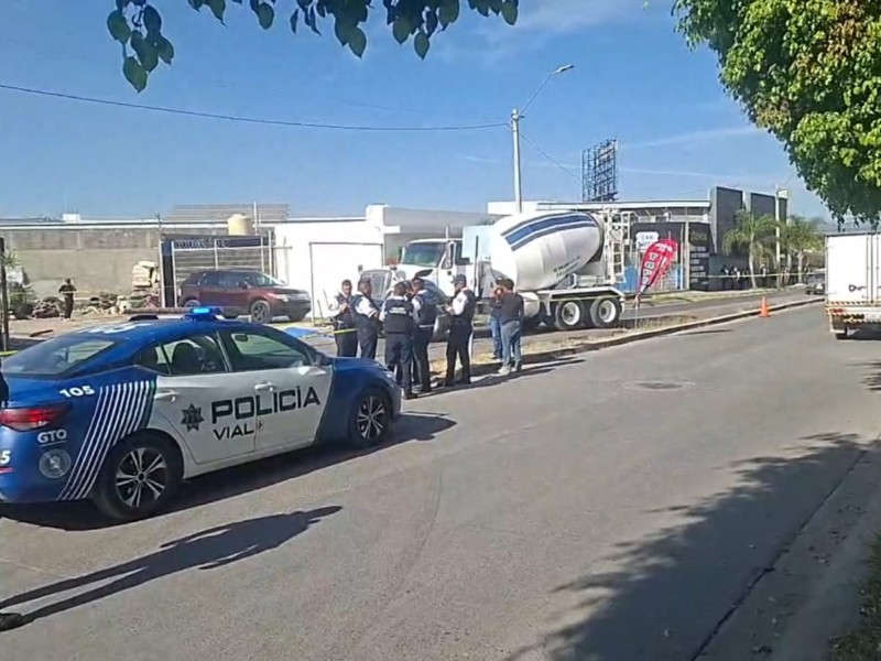 Muere hombre atropellado por revolvedora, conductor intentó huir