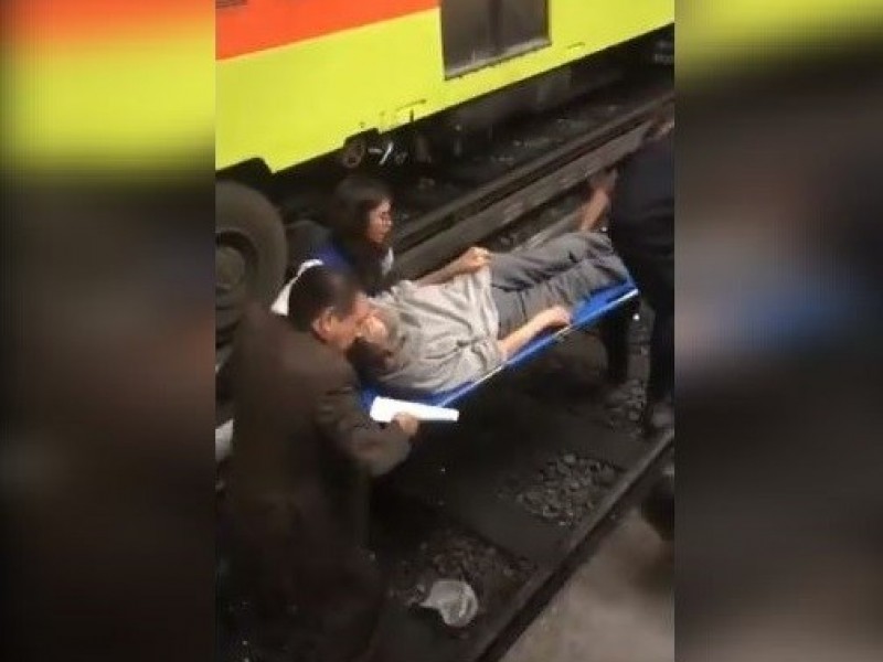 Muere hombre; cae a las vías del Metro