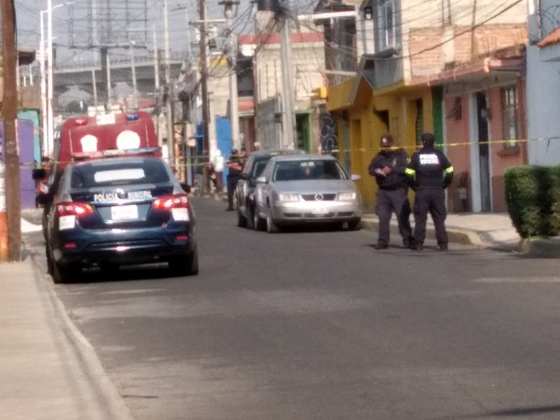 Muere hombre en vía pública en Metepec