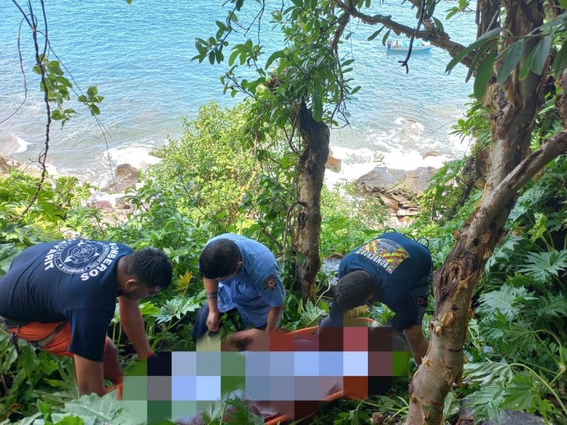 Muere hombre tras caer de mirador en Playa Del Toro