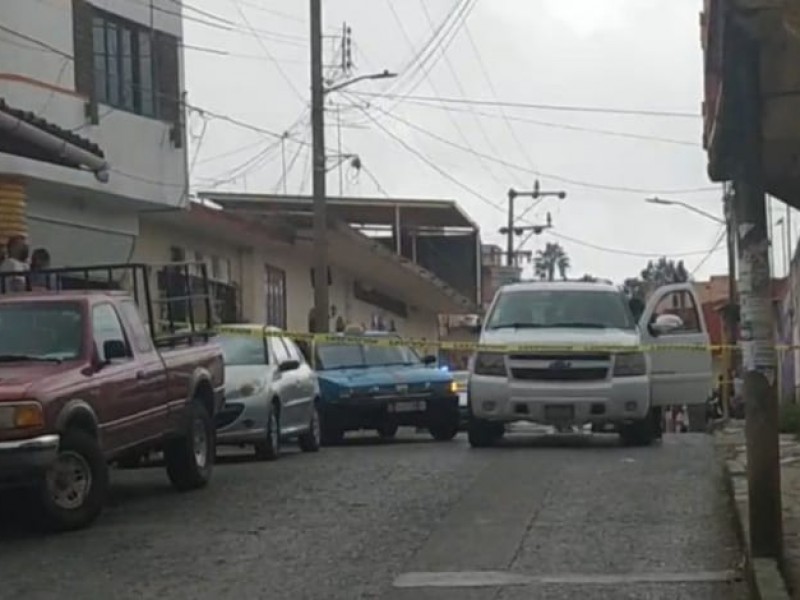 Muere masculino dentro de un taxi en Xicotepec