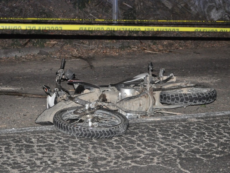 Muere menor en accidente de moto