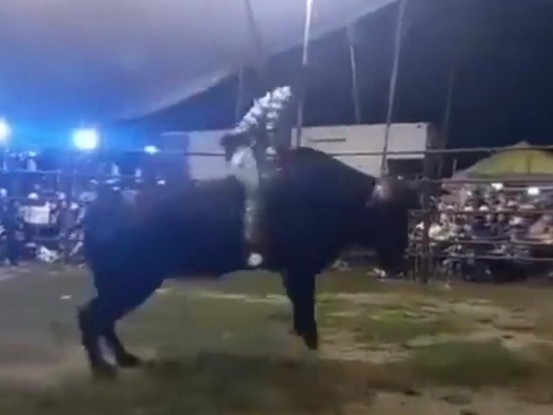 Muere menor tras ser atacado por un toro durante jaripeo